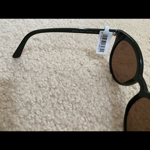 Prada - Picture 8 of 10